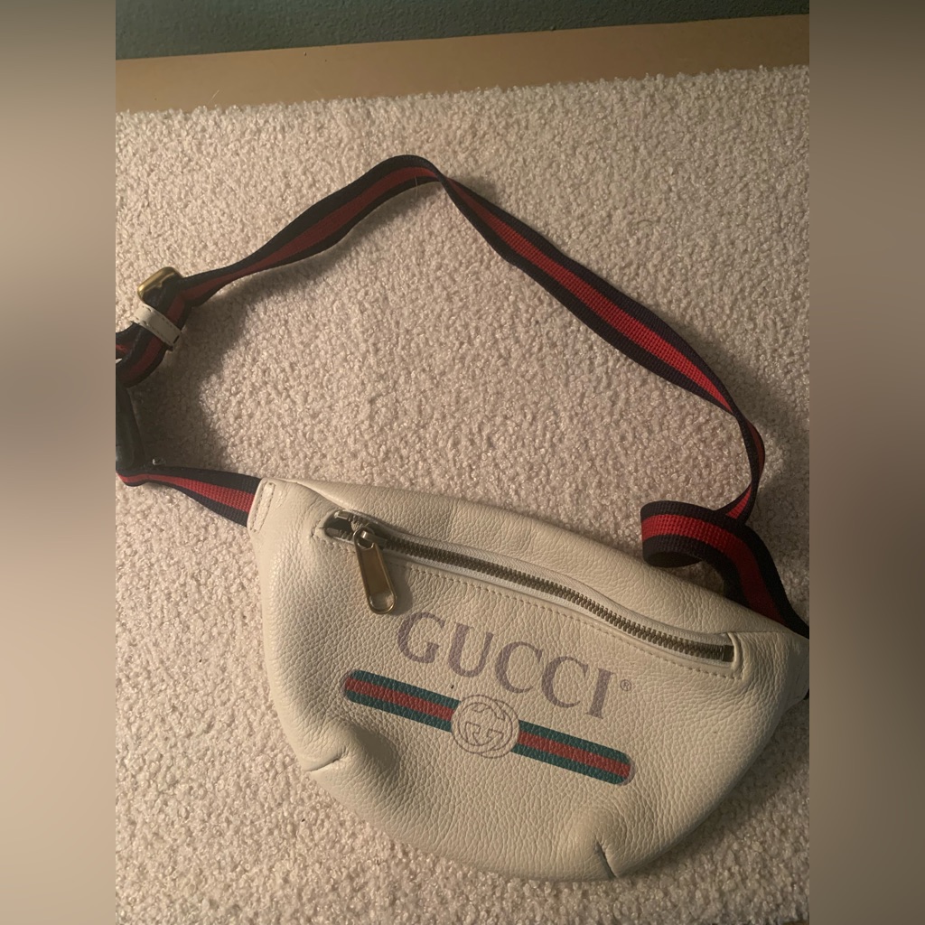 Gucci Ivory Leather Waist Bag With Red And Green Strap (Belt Bag)
